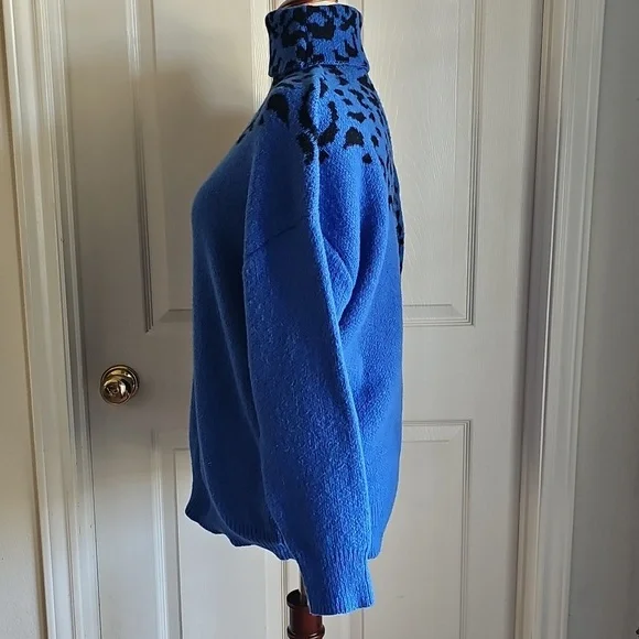 SHEIN Blue Leopard Print Turtleneck Sweater - Picture 3 of 6